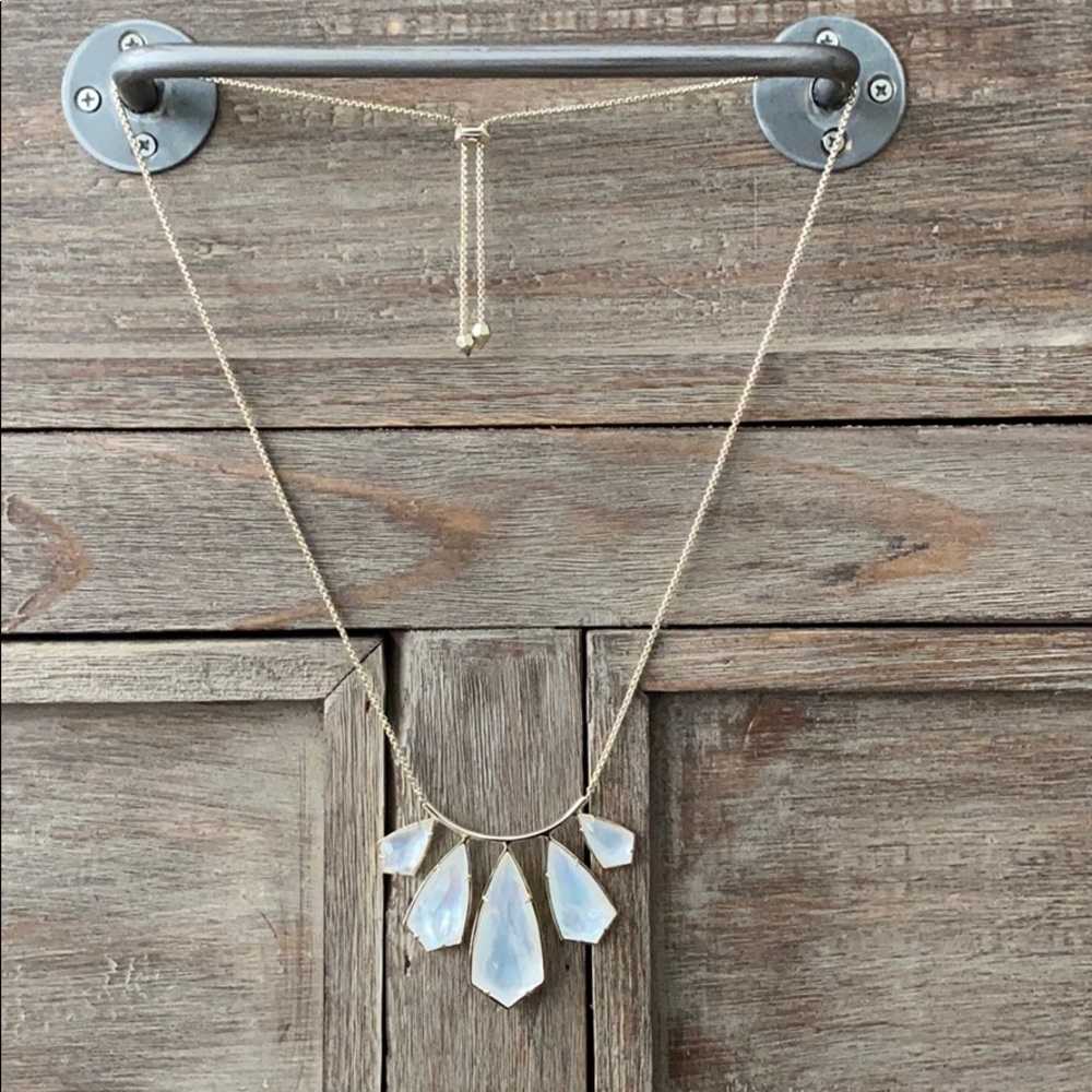 Hardly worn Kendra Scott adjustable necklace.